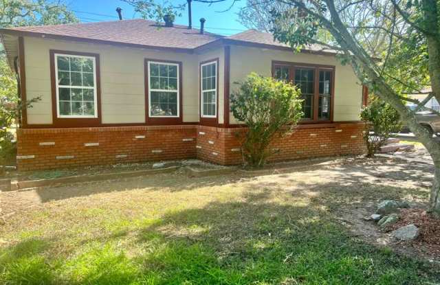 1331 W 8th St - 1331 West 8th Street, Freeport, TX 77541