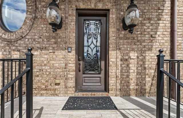 629 Boulevard NE Gallery 2