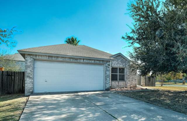 Cute 3/2/2 on corner lot, across the street from Meadow Lake! photos photos