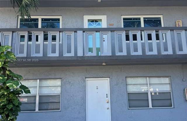 4717 SW 33rd Ave photos photos