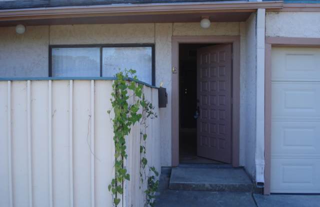2725 Santa Fe Unit E - 2/Bed 2.5/Bath - $1250/month Gallery 3
