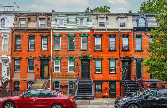 826 GRAND ST photos photos