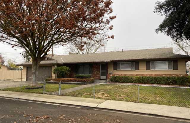 Single story ranch style home with RV/Boat parking in East Modesto! - 2116 Reseda Lane, Modesto, CA 95350