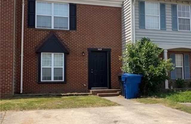 1409 Canadian Court Gallery 2