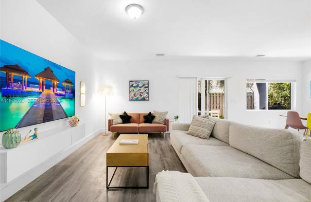 1123 NE 23rd Ter - 1123 Northeast 23rd Terrace, Pompano Beach, FL 33062