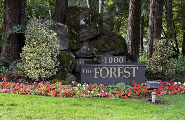Open light and bright top floor unit condo located in Lake Oswego photos photos