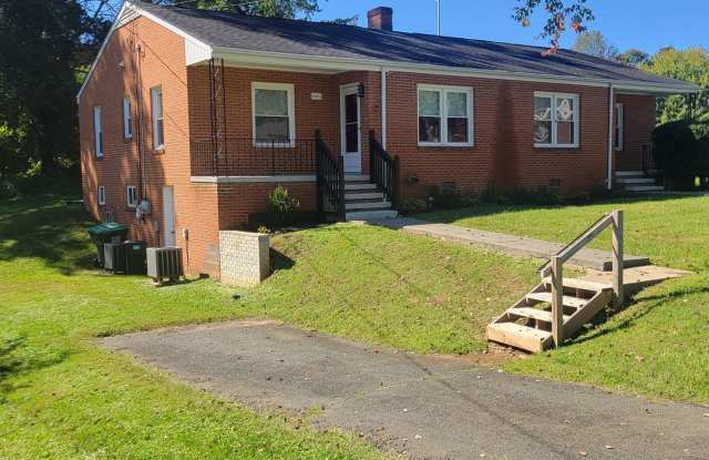 One Level Refurbished Conveniently Located 2 Bedroom Duplex Gallery 1