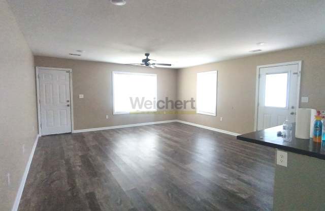 Spacious Newer 4-Bedroom Home with Fenced Backyard Gallery 3