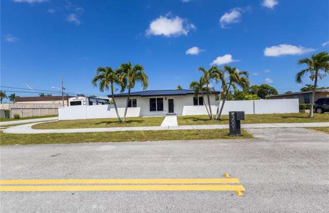 3001 SW 35th Ave photos photos