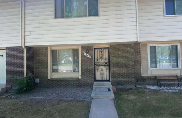 Renovated 3 bed, 2.5 bath Townhome in Aurora photos photos