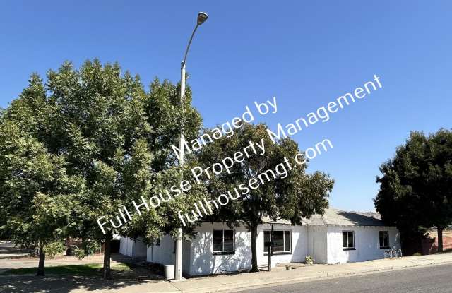 Spacious 4 bedroom - 612 East Morton Avenue, Porterville, CA 93257