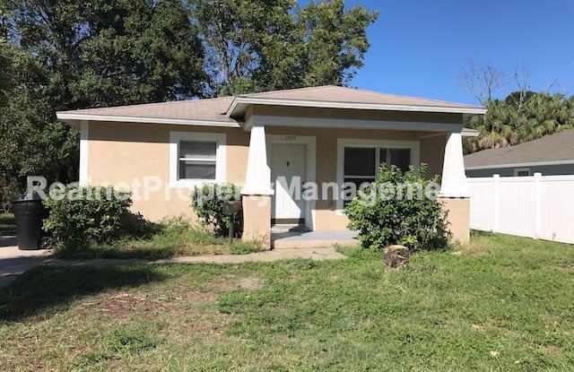1925 Melrose Ave S photos photos