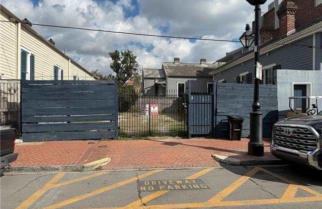 915 ORLEANS Avenue photos photos