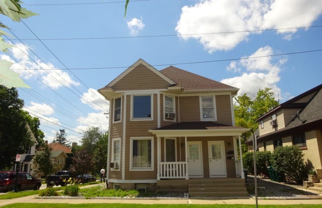 15 S 4th Avenue - 15 South 4th Avenue, St. Charles, IL 60174