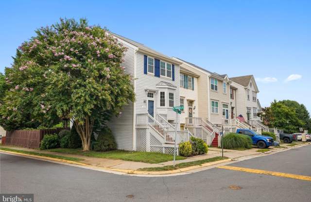 423 MCDANIEL Drive Gallery 2