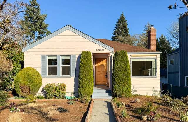 Beautiful Home in Convenient Northgate Location photos photos