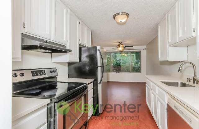 Stylish 2-Bed Condo with Pool  Clubhouse Access Gallery 3