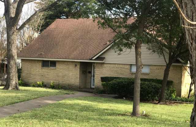 500 Rockcreek Drive - 500 Rockcreek Dr, DeSoto, TX 75115
