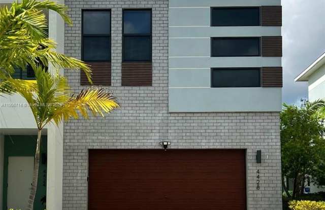 4428 NW 9th St photos photos