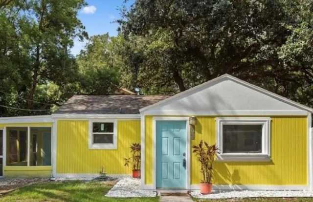 2/1 home in downtown Clearwater photos photos