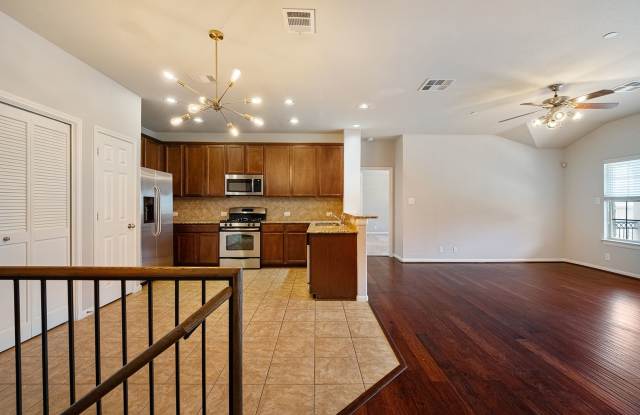 Beautiful 2-Bedroom, 2-Bath Condo in South Austin photos photos