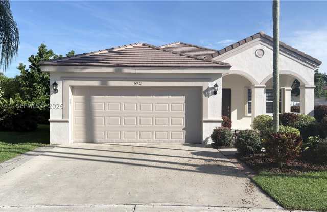 692 Maplewood Ct Gallery 1