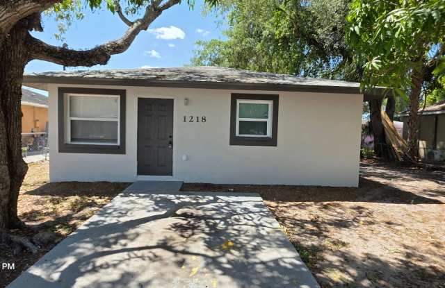 Charming 3BR/2BA Bradenton Home with Extra Storage & Parking photos photos