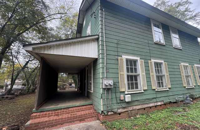 2 Bedrooms- 1 Bathroom- Apartment in Lindale! - 214 Avenue C, Lindale, GA 30147