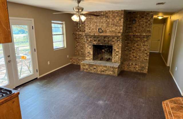 Updated 4-bed/2-bath! Gallery 3