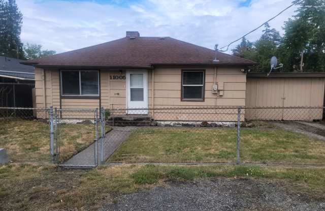 Cozy Parkland 2 bedroom house with Fenced Yard photos photos