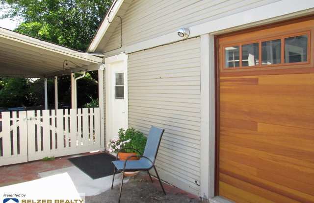 Adorably cozy studio cottage on the Westside; all utilities included! - 705 West Standley Street, Ukiah, CA 95482