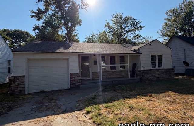 2 Bedroom 1 Bath Home + Office For RENT! Gallery 1