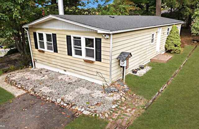 3 bedroom (Entire House) in the Solitude Village section of High Bridge photos photos