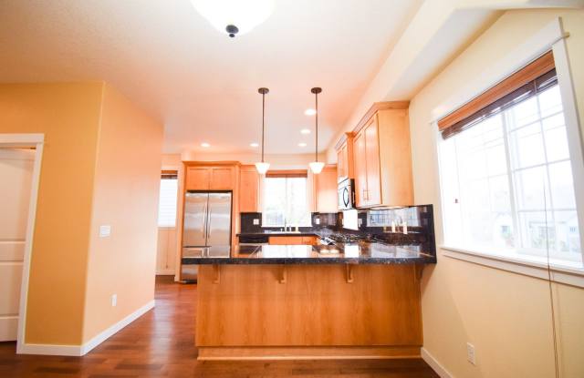 Beautiful Condo In the Heart of Beaverton! photos photos