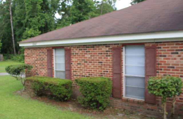 2 Bedroom 1.5 Bath W/ Formal Living & Family Room Gallery 3