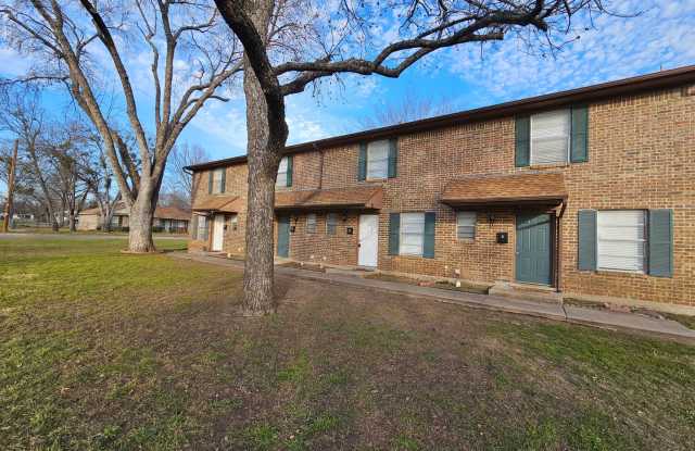 Ready for immediate move in - 1122 Oxford Street, River Oaks, TX 76114