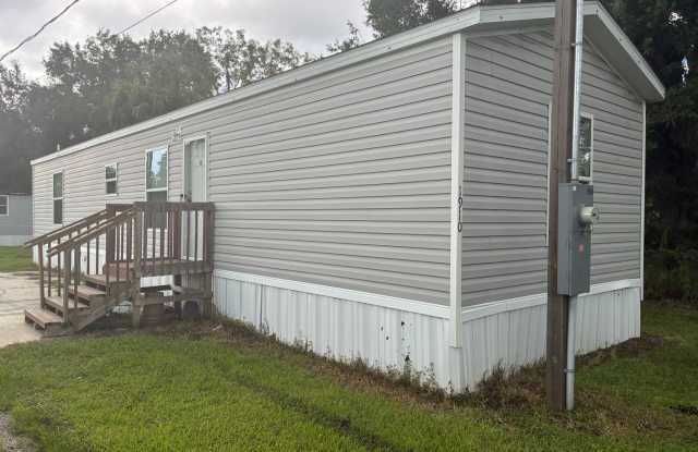 2BR/2BA Lakeland Mobile Home – Convenient Location & Available Now photos photos