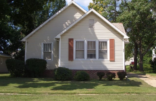 408 W. Calhoun - 408 West Calhoun Street, Macomb, IL 61455