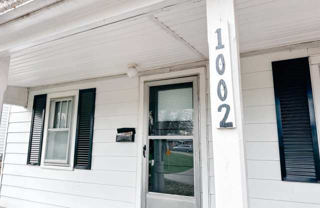 1002 N Main Gallery 2