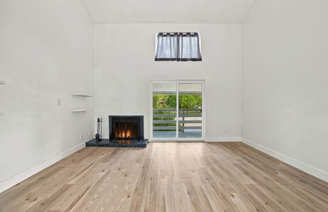 Stylish 1-Bedroom Condo Near the DTC – Updated & Move-In Ready! Gallery 4