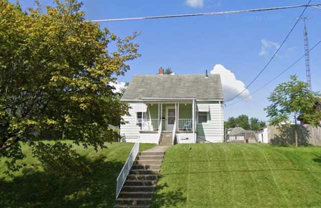 4 Bedroom Cape Cod with Large Garage! - 357 5th Avenue, Mansfield, OH 44905