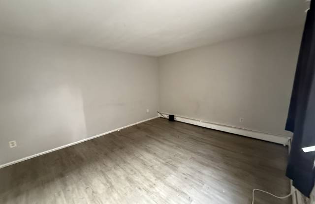 837 Seton Avenue - 3 photos photos