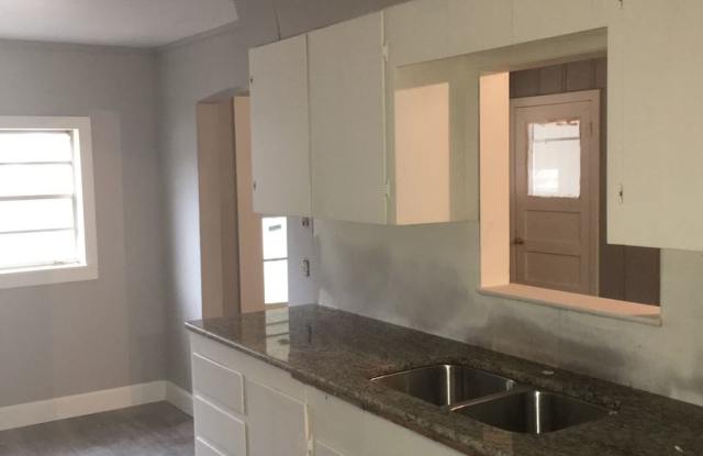 3/1/1 Kilgore Fenced yard and Pet Friendly photos photos