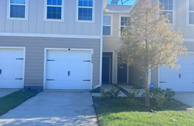 Spacious 3/2.5 new construction townhome with private patio! 3D Virtual Tour Inside! Reduced Cost Move in! - 5958 Creekside Crossing Drive, Jacksonville, FL 32210