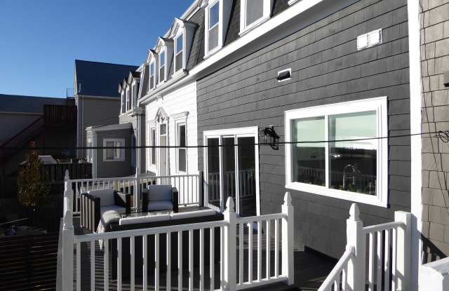 39 Marine Road Gallery 1