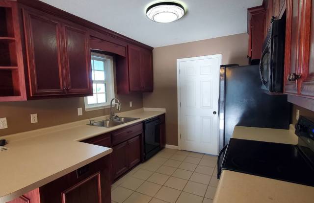 Tranquil Oasis: Spacious 4BR Home with Modern Amenities in Ray City, GA Near Moody! Gallery 4