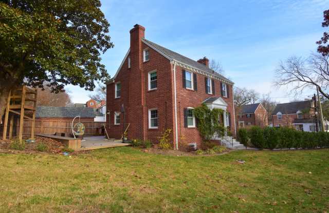 Beautifully Updated 4 bedroom, 3.5 bathroom Chevy Chase Home! Gallery 2