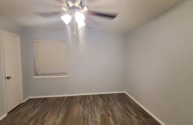 Great garland home for a great price - 306 Evelyn Drive, Garland, TX 75042