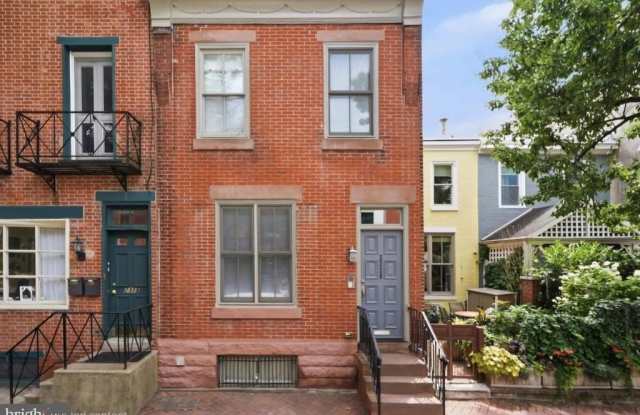 2320 LOMBARD STREET Gallery 1