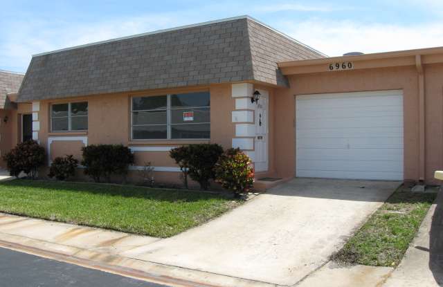 6960 Versailles photos photos